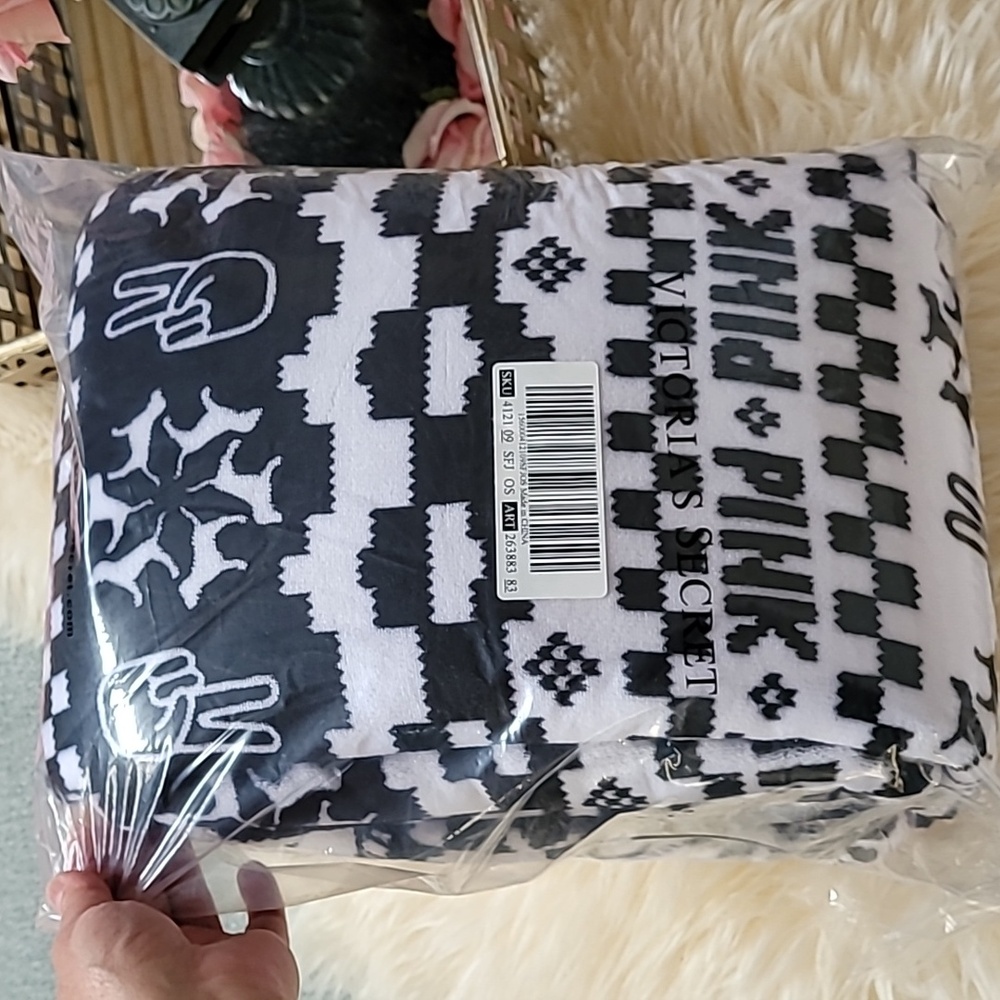 Victoria's Secret PINK sherpa blanket